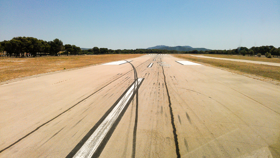 G-IV Skidmarks